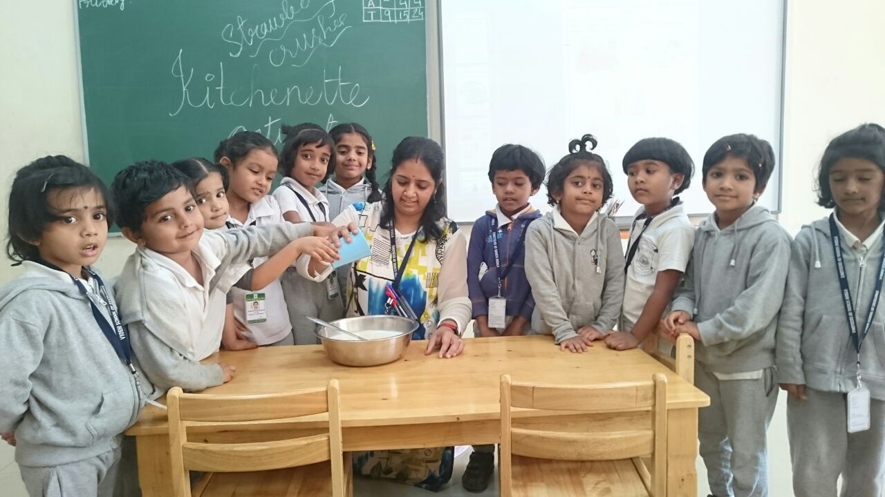 Kitchenette activity –Strawberry Crushers | Vydehi School